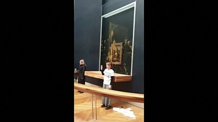Екоактивисти заляха със супа „Мона Лиза“ в Лувъра