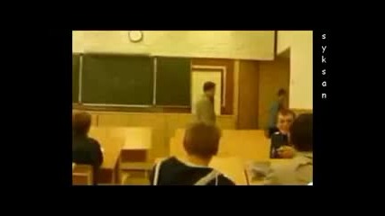 Ученик и учител се бият в час смях 