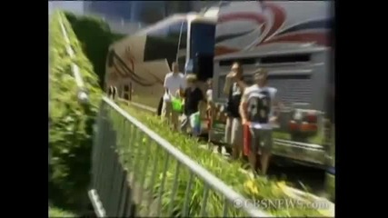 Justin Bieber Has Water Fight with Fans