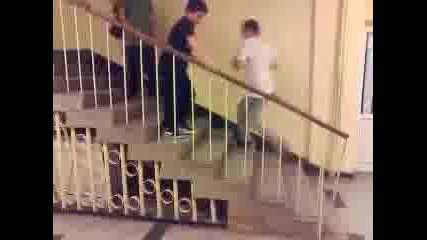 Какво правят днес учениците в междучасието ... Part 3