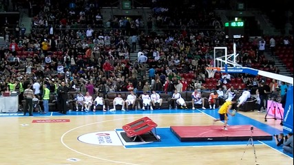 забивки по време на полувремето на All Star Game 2012