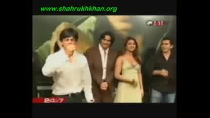Sharukh Khan Танцува