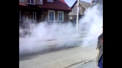 Bmw E30 Cupe Bobrowka palenie gumy .mp4 