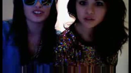 Selena And Demi Се Забавляват