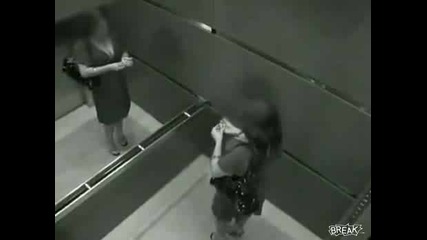 Какво се случва в един асансиор 