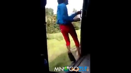 Индиец си намира стълб от влака
