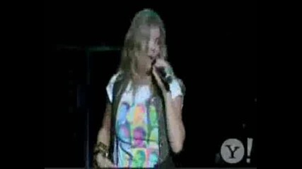 Fergies Concert ... Clumsy ( Pepsi Smash) !!!