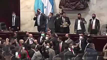 Honduras: Brawl in chambers at new Congress president's swearing-in amid Libre party members rebellion
