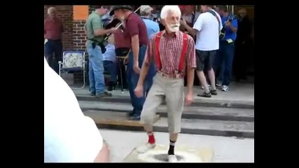 Старци танцуват като професионалисти!