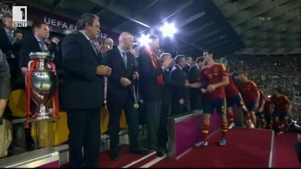 Вижте как Испания вдига трофея !