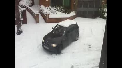 Жена не може да тръгне с Бмв 
