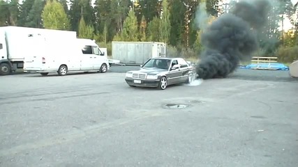 Mercedes Benz 190d Super Turbo Burnout