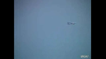 Светкавица уцелва самолет 