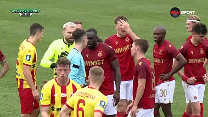 Амос Юга получи втори жълт картон и бе изгонен в края на полувремето