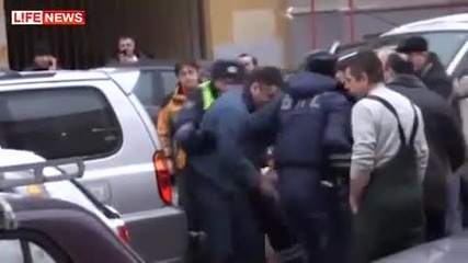 Луд руснак потроши 20 коли в Москва 
