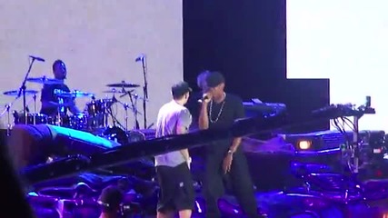 Най - Добрите Отново Го Направиха !!! Eminem & Jay - Z - Renegade Live at Comerica Park 