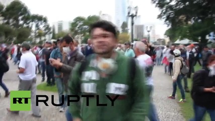 Бразилската полиция стреля с гумени куршуми по протестиращи учители