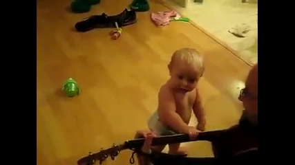 ( Смях ) Малко Бебешоче Кефещо Се На Песен На Bon Jovi