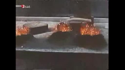 машина създадена с много експлозий