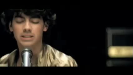 Jonas Brothers - Paranoid - Official Music Video (hq) with lyrics in description 