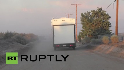 USA: Families flee as wildfire rips through California