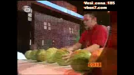 Рекордите На Гинес - Най - Много Строшени Дини с глава
