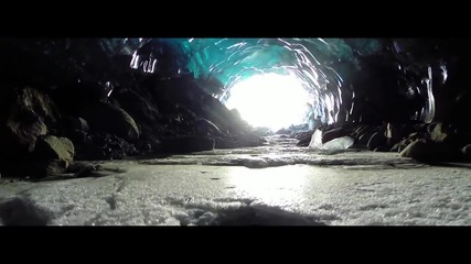 Величествената и загадъчна красота на ледените пещери в Аляска!