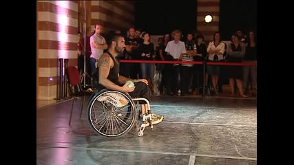 Танцьор в инвалидна количка