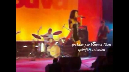 Dulce Maria canta Luna en festival de People en Espanol 
