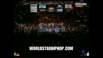Chris Brown пее националният химн преди мача Mayweathеr срещу Mosley 