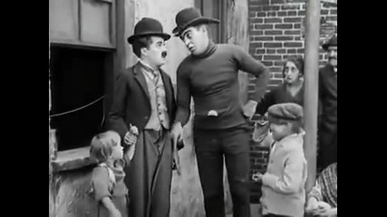 Чарли Чаплин в "хлапето" бой на улицата!