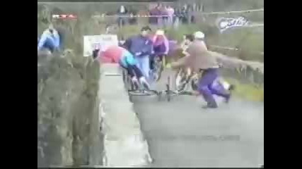 Guy Cheating in a Bicycle Race Gets Beat Up