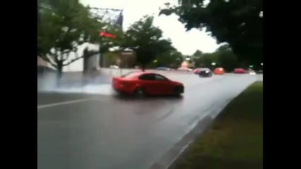 Това се казва да станеш център на внимание.