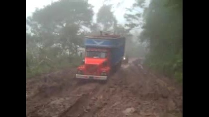 Камиони в калта - Перу 