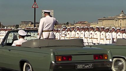 Russia: For the first time ever St. Petersburg's bridges lift in daylight for Navy Day rehearsals