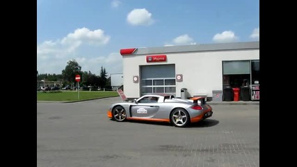 Porsche Carrera Gt burnout in petrol station