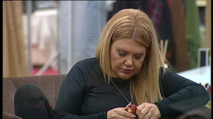 Соня силно повляна от болна приятелка