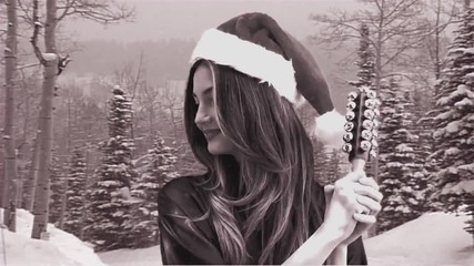 Victoria's Secret Angels Sing Jingle Bells