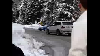 Идиот поднася с Bmw X5 и се забива в снега