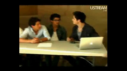 Jonas Brothers Live Chat - With David Henrie - 4 28 2010 