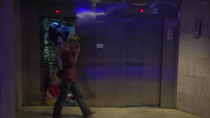 Супер Марио и Соник в асансьора - Remi Gaillard