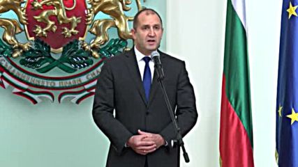 Президентът връчи националния флаг на българските антарктици