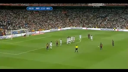 Свободен удар на Лео Меси(2-1) с/у Реал Мадрид
