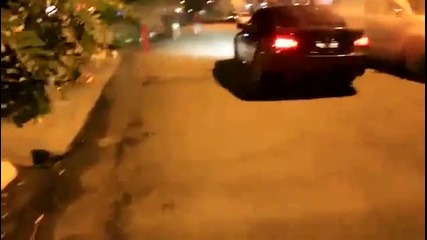 Фойерверки бомбардират махалата