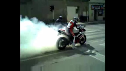 Yamaha R1 - Burnout In Maribor