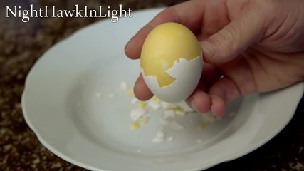 Изненада! Яйце без жълтък и белтък!