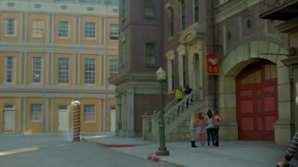 { Страхотна } Ariana Grande - Put Your Hearts Up ( Official Video )
