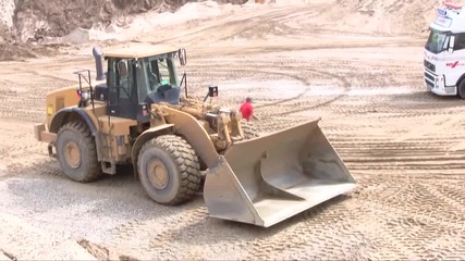 Cat 980h Loading Volvo Fh12 520 6x4 Semi With Sand