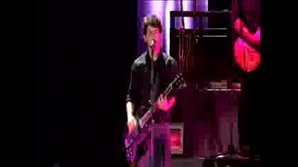 Jonas Brothers - Paranoid - Jimmy Kimmel Live [hq]