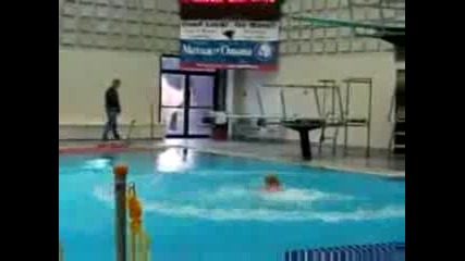 Двоен скок в басейн!